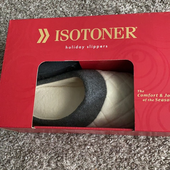 New in Gift Box-Isotoner Holiday Slippers - Picture 9 of 9